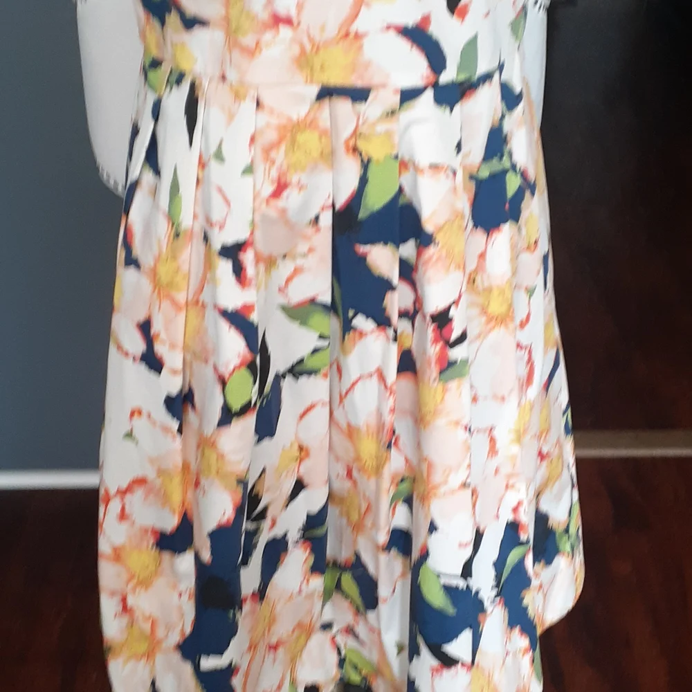 J.crew Cottagecore  fit and flare  floral vneck  dress size 8 - Picture 4 of 17